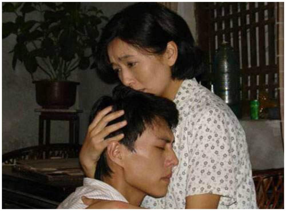 江珊的坎坷情路:与高曙光离婚,错过靳东,52岁恋小15岁