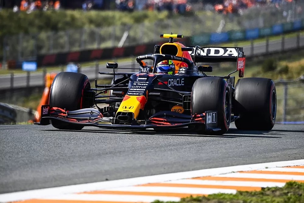 f1荷兰站正赛前瞻:赛道特性加剧竞争 梅奔或用策略逼迫维斯塔潘犯错