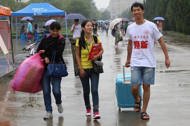 大一新生开学带什么别带这些累赘快来看看