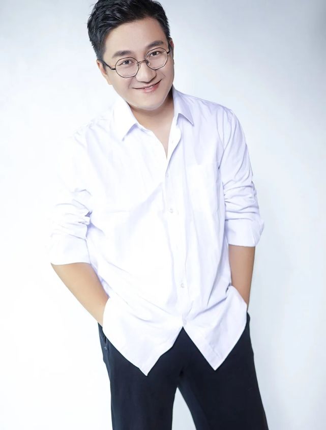 徐州市十大杰出青年,徐州广播 《欢乐正前方》主持人:大鹏以上排名不