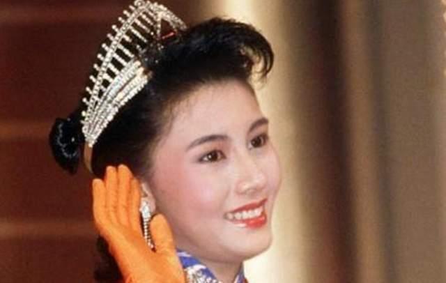 "最美港姐"李嘉欣的豪放情史,和她生命中的9个男人