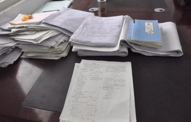 家长不满老师不批改作业,被反问:我教4个班200多人,咋