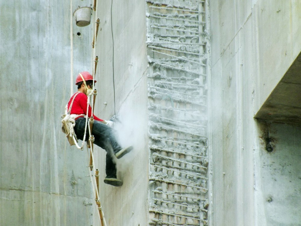 混凝土裂缝怎么处理（混凝土楼板裂缝怎么处理）
