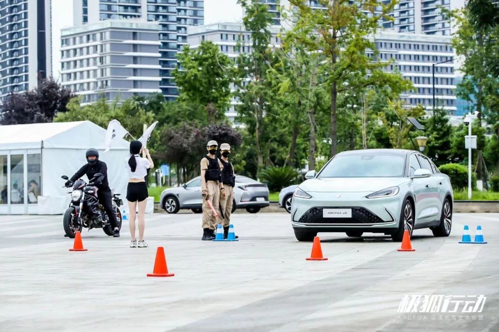 网游之血狐杀戮血狐楼_极狐跑车_三尾狐跑跑车