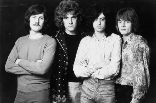 齐柏林飞艇(led zeppelin)英国摇滚乐队,1968年组建于伦敦,由主唱