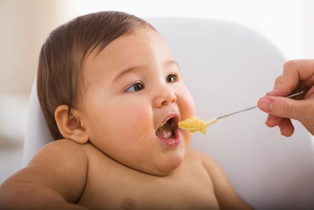 6个月的宝宝吃什么辅食（6个月婴儿辅食食谱）