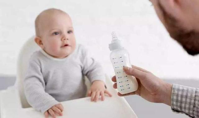 6个月的宝宝吃什么辅食（6个月婴儿辅食食谱）
