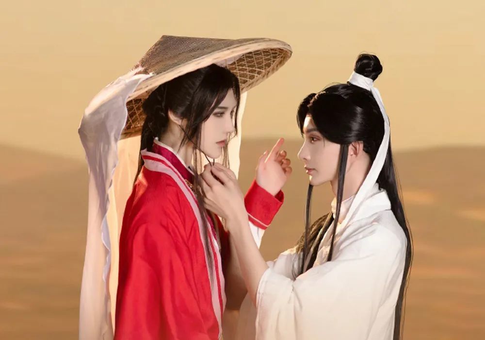 《天官赐福》动画版花怜cos,谢怜很还原,沈辞居然是女孩子!