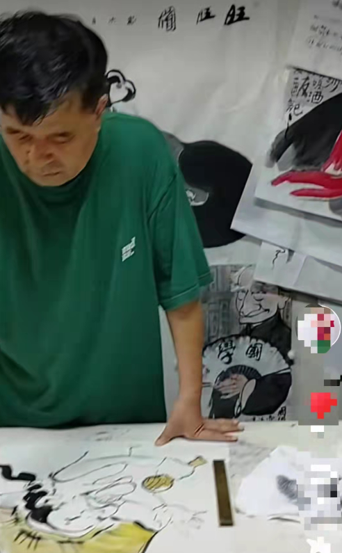 62岁毕福剑近况曝光为草帽姐作画功力不俗草帽姐称其是恩人