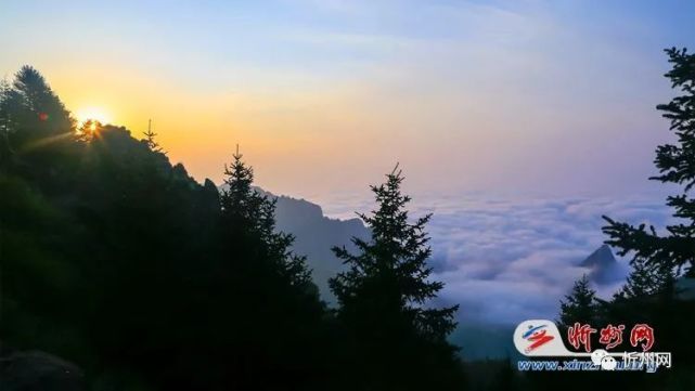 宁武芦芽山雨后现壮观云海日出