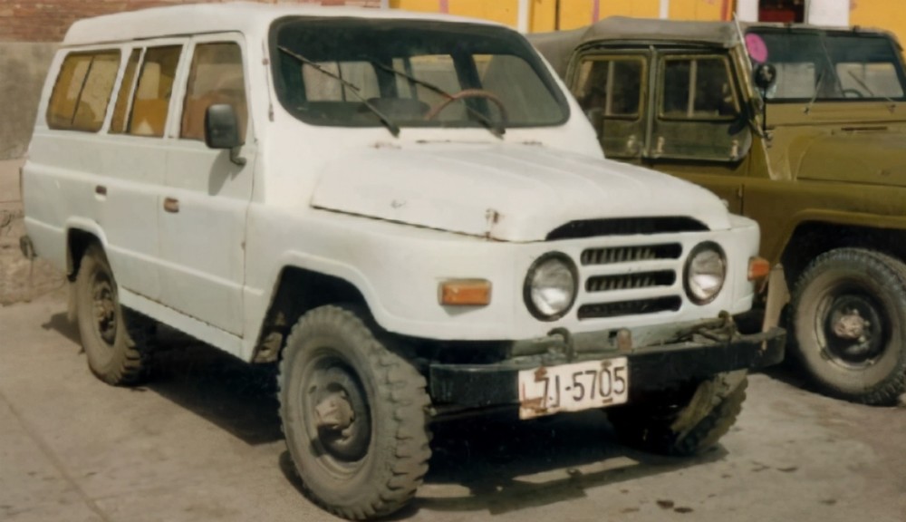 于80年代后期,依据北京212的造型,造出