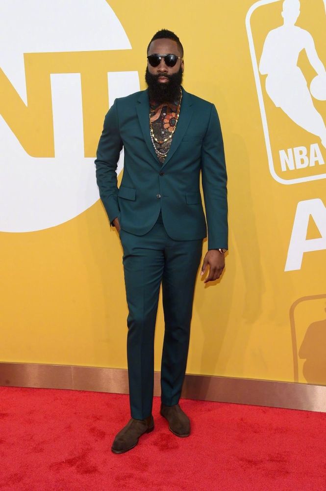 评论出你最喜欢nba中哪名球员的西装造型
