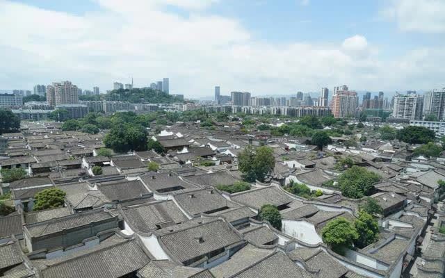 中国十大历史文化名街之一,是国内现存规模较大的街区