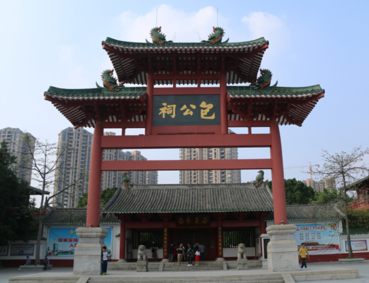 这不,一位亲戚托我去合肥办点事,我本想推托,转念一想那里有座包公祠