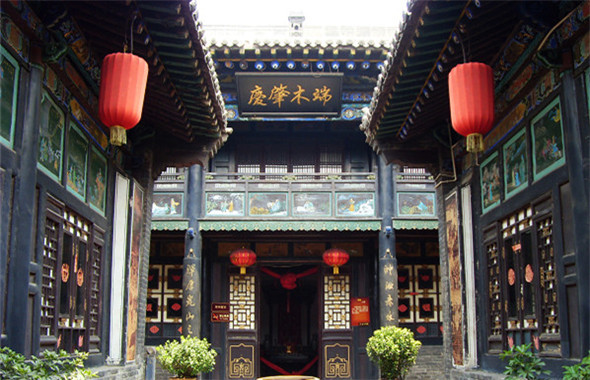 平遥古城:古代与现代建筑各成一体,交相辉映,令人遐思