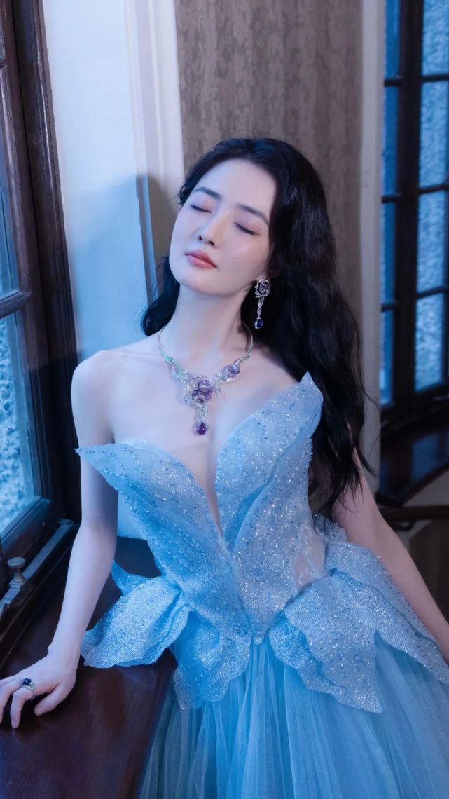 壁纸|徐璐:盐冰蓝色(组图)
