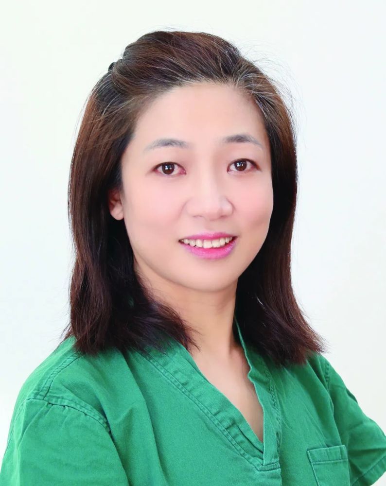 庞灵,女,47岁,中共党员,吉林大学中日联谊医院护理部副主任,主任护师.