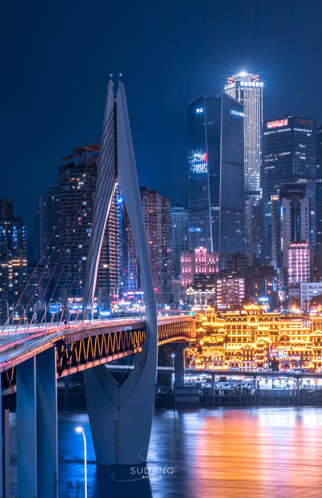 重庆千厮门大桥,世界最大跨径单塔单索面斜拉桥,颜值极高人气旺