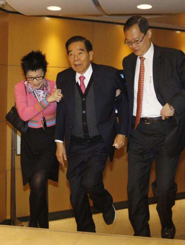 郑裕彤当年帮了许家印,恒大上市第一天,他也就跟着赚到几十亿