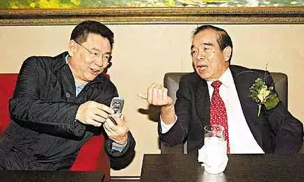 郑裕彤当年帮了许家印,恒大上市第一天,他也就跟着赚到几十亿
