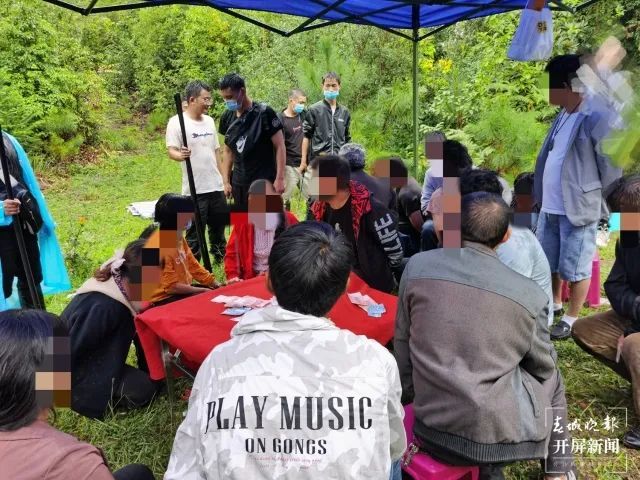 藏在深山有专人放哨 保山警方捣毁一山林赌博窝点 抓捕场景堪比大片!
