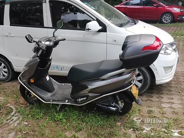 万元内通勤踏板绕不过去的一台车测评豪爵最新上市的ucr125