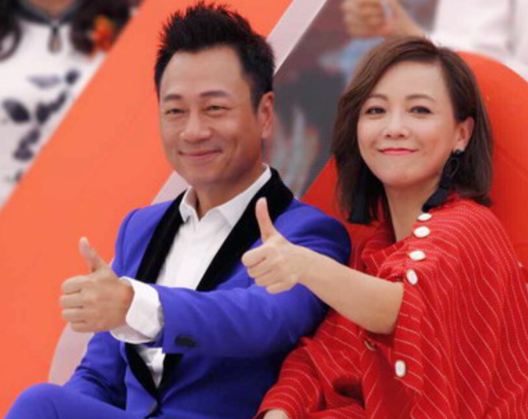 活久见!黎耀祥邓萃雯罕同框,女方55岁身材仍优越,被疑合作新片