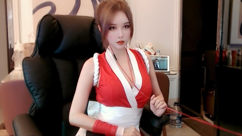 csgo美女玩家上演绝地反击,观众:大菠萝有的绝对不止"