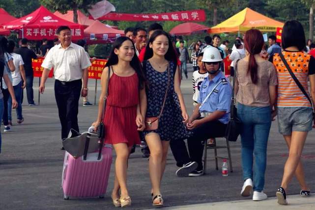 大专女生发现没有学籍,专升本成功却面临退学,教育部门答复来了!