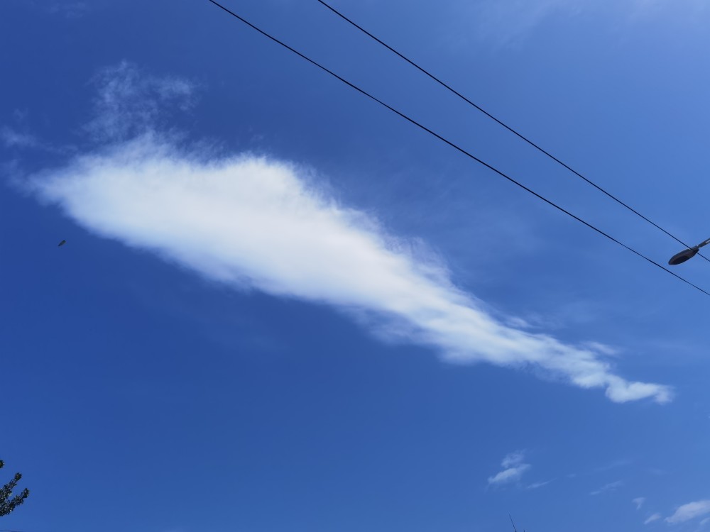 天空蓝的像透明