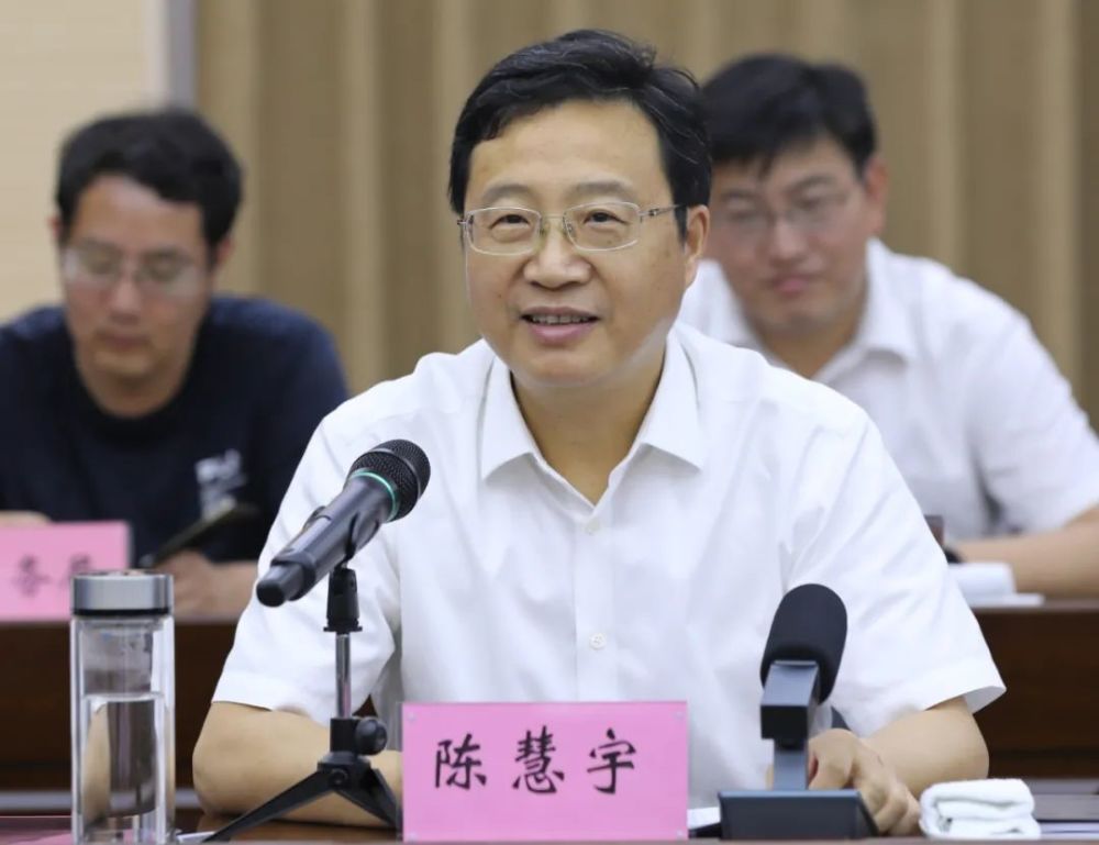 南通市政府副秘书长姜沁洋,县委书记陈慧宇,中天科技集团董事长薛济萍