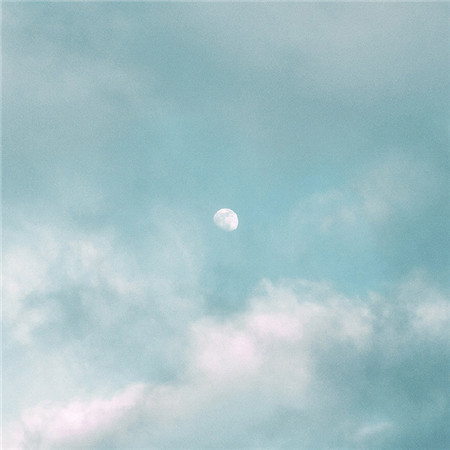 蓝色天空唯美背景图
