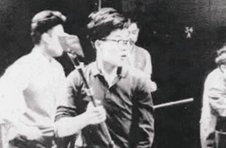 北京顽主小混蛋真有这人17岁挑战部队大院19岁被百人围攻惨死