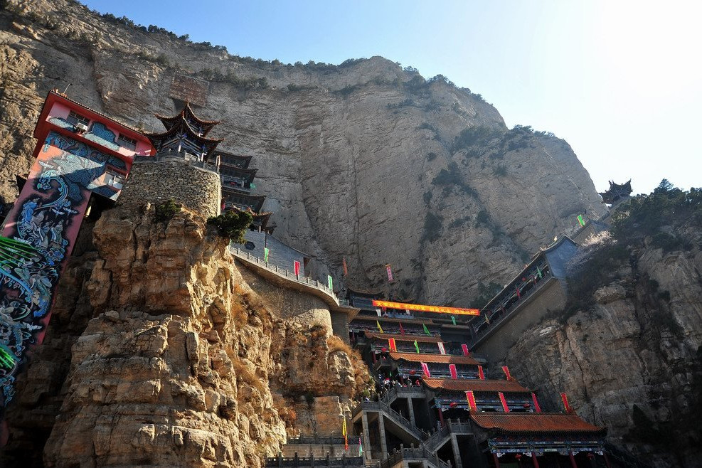 绵山位于山西省晋中市介休市绵山镇,这里是重点风景名胜区,更是中国