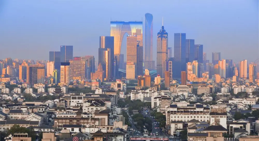 广东2021人均gdp_全国各省和万亿城市2021年前三季GDP排名(2)