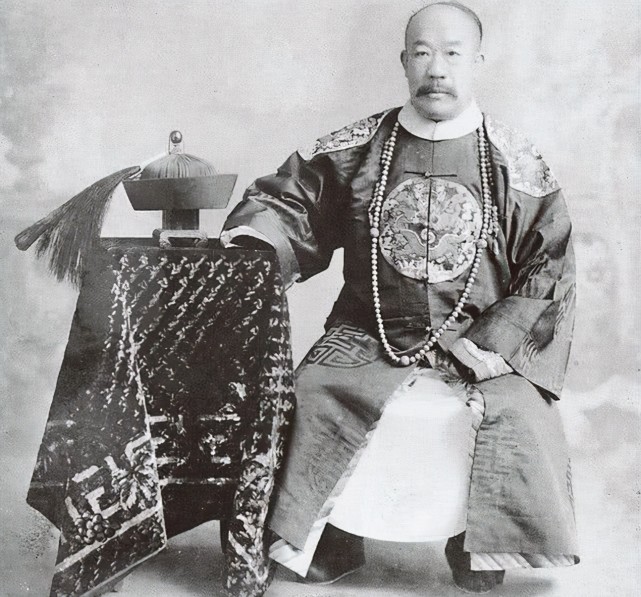 1866年,也就是同治五年的时候,皇太极长子肃亲王豪格的第十代嫡孙出生