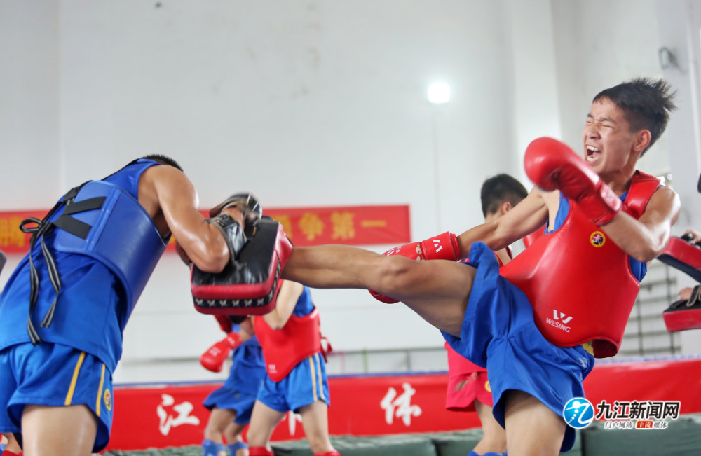 迎接2022年第十六届省运会九江体校散打训练课身体与意志的双重磨炼