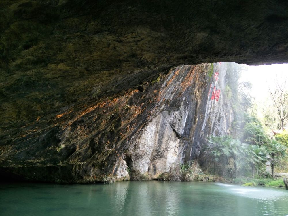 湖北一个溶洞风景区,钟乳石类质地纯净,是aaaa级景点