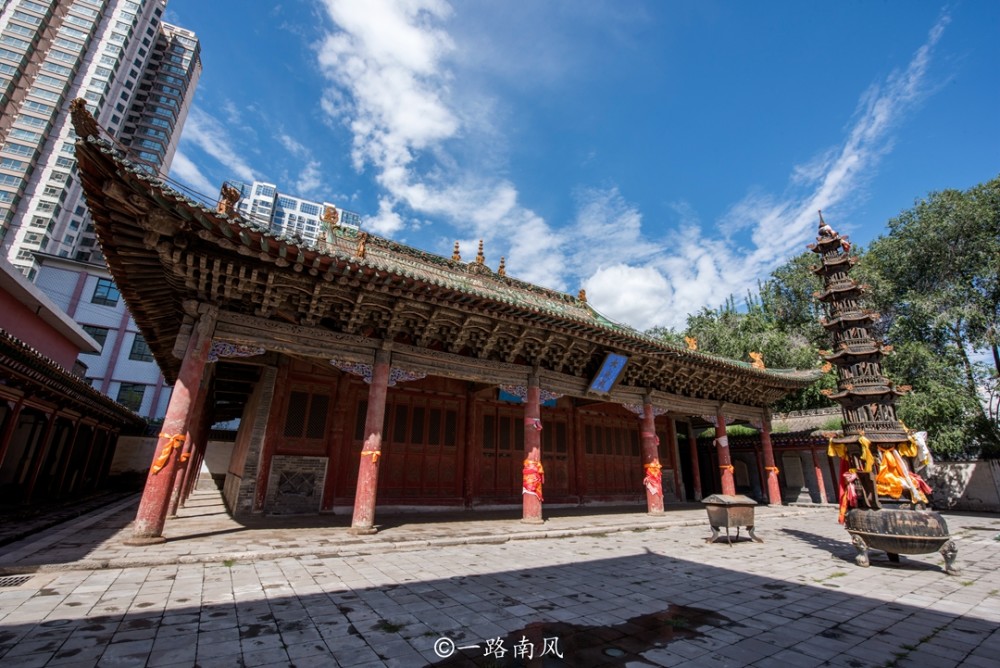 500多年的西宁文庙,曾经人气兴旺,如今和市场连成一片