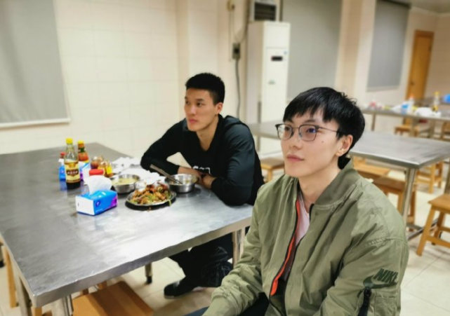 新人进场胡明轩徐杰和杜润旺等小将成老大哥坐等杜锋出名言