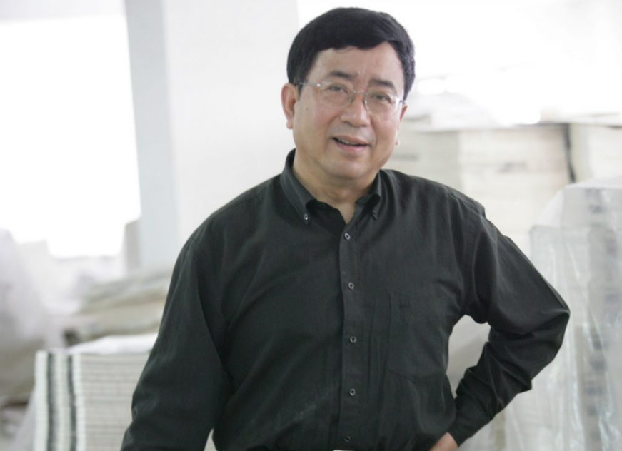 余秋雨:曾是中国最年轻的校长,抛弃糟糠之妻,46岁娶小