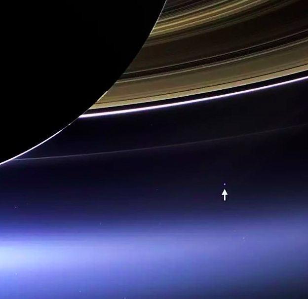旅行者1号从64亿公里外拍摄的地球,只有一个像素大小