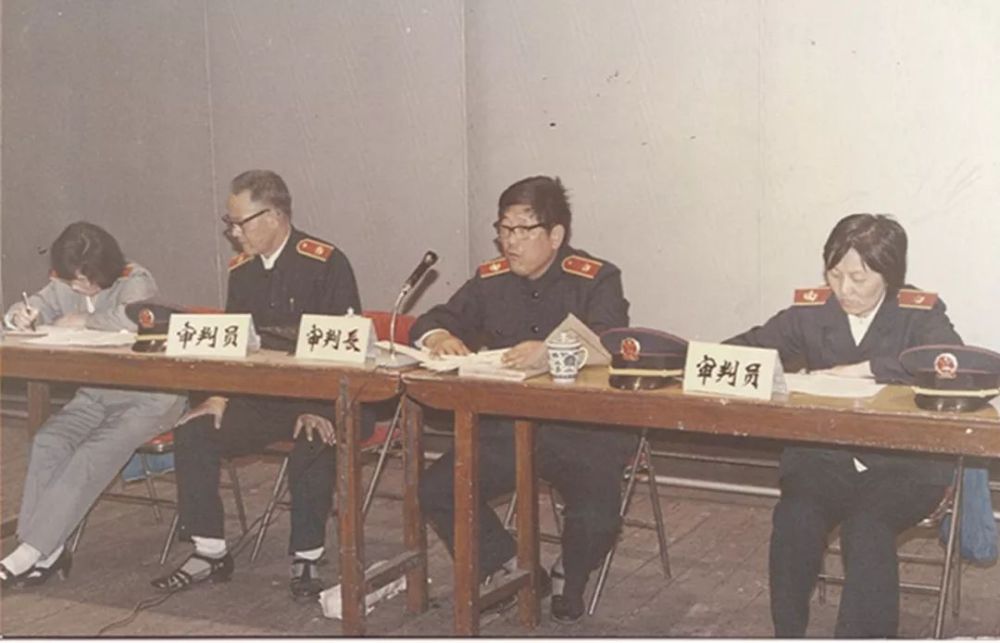 上世纪九十年代初发生在沈阳市机关大楼里的一件血案