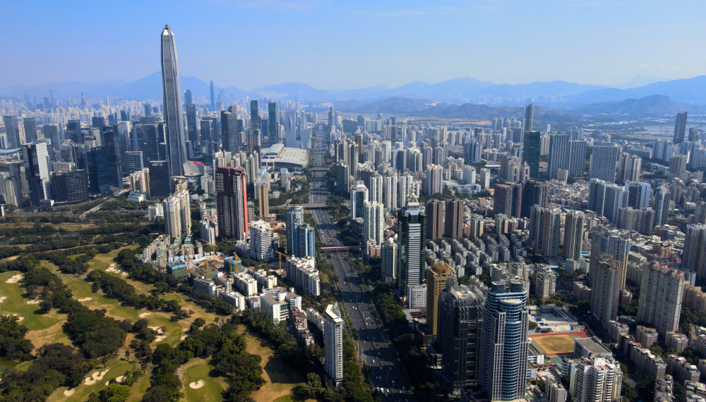 深圳中央商务区,即深圳cbd,位于福田中心区,摩天高楼林立,汇集大量的