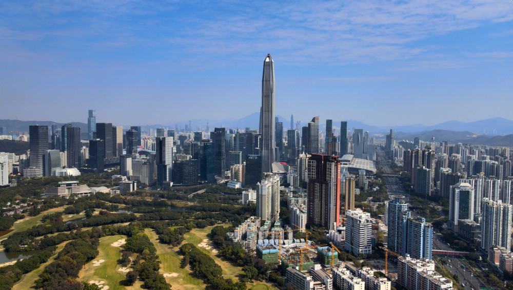 深圳中央商务区,即深圳cbd,位于福田中心区,摩天高楼林立,汇集大量的