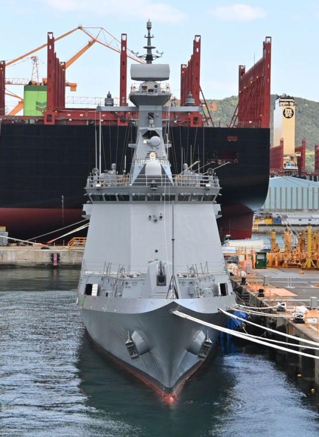韩媒:韩国海军第六艘新型护卫舰浦项舰下水