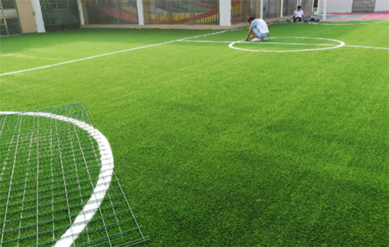免填充型足球场人造草坪有什么优势,施工简单