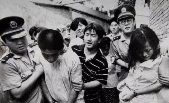 1983年我国首轮严打:唐山菜刀队50余人被枪决,他们做?