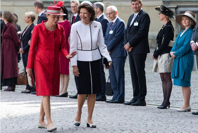 瑞典王室一家四口接待贵宾,王后换两身服装真贵气,女王储却低调