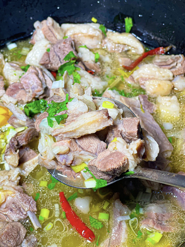 西安这家铁锅炖羊肉太鲜了 还有地道陕北小吃